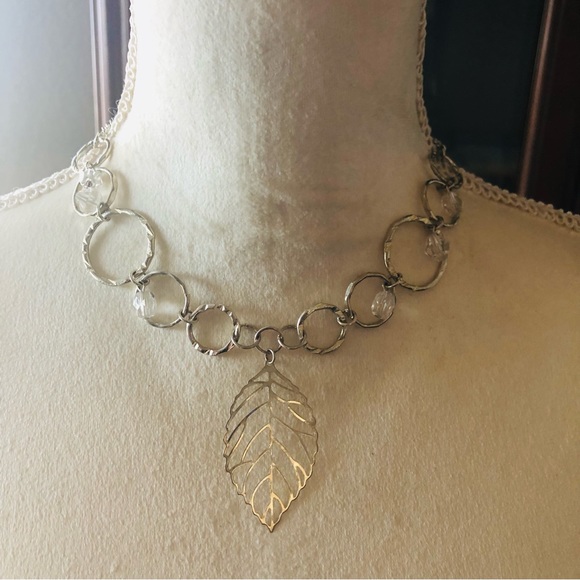 Silver graduated hammered ring leaf pendant chain necklace - Picture 2 of 9